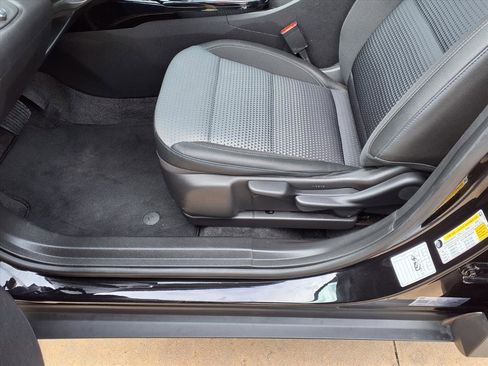 Used 2025 Chevrolet Trax LT w/ LT Convenience Package image 16