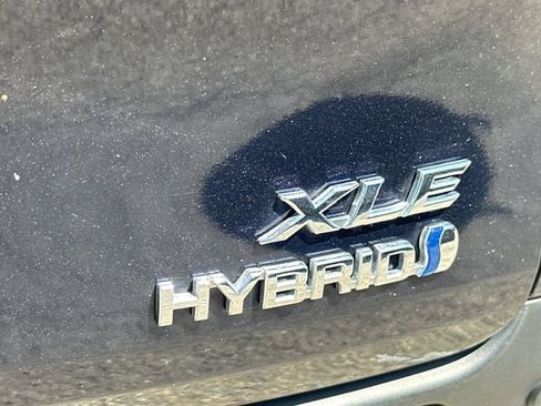 Used 2023 Toyota Sienna XLE FWD image 28