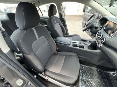 Used 2025 Nissan Sentra SV FWD image 33