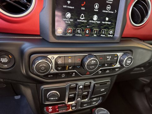 Used 2020 Jeep Gladiator Rubicon image 30