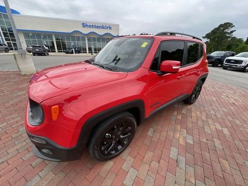 Used 2018 Jeep Renegade Altitude FWD image 29