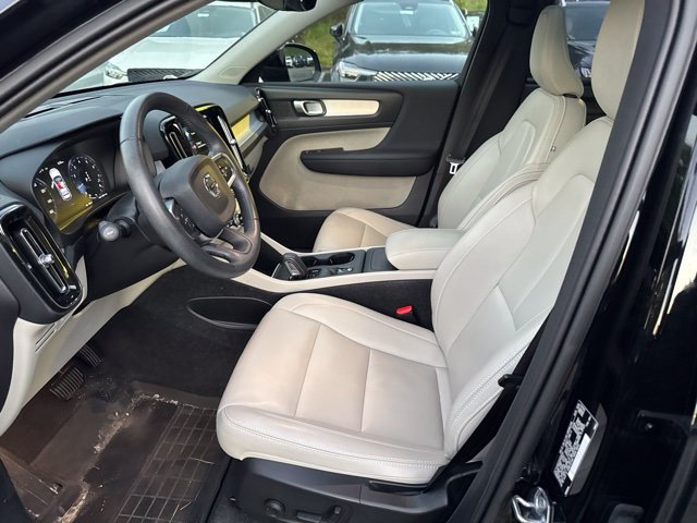 Used 2021 Volvo XC40 T5 Momentum w/ Premium Package AWD/4WD image 15