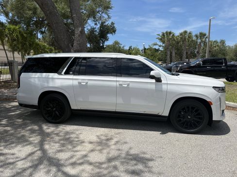 Used 2024 Cadillac Escalade ESV Premium Luxury w/ Performance Package AWD/4WD image 8