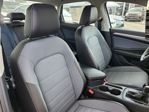 New 2025 Volkswagen Jetta SE image 17