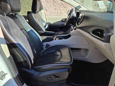 Used 2022 Chrysler Pacifica Limited image 19