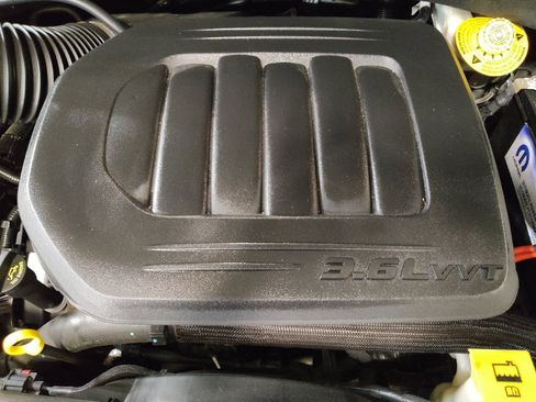 Used 2019 Dodge Grand Caravan SXT w/ Blacktop Package FWD image 30