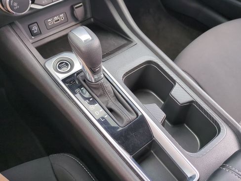 Used 2025 Nissan Sentra SV FWD image 15