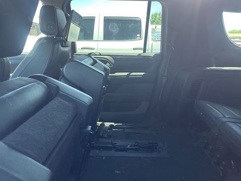 Used 2022 GMC Yukon XL AT4 w/ AT4 Premium Plus Package AWD/4WD image 9