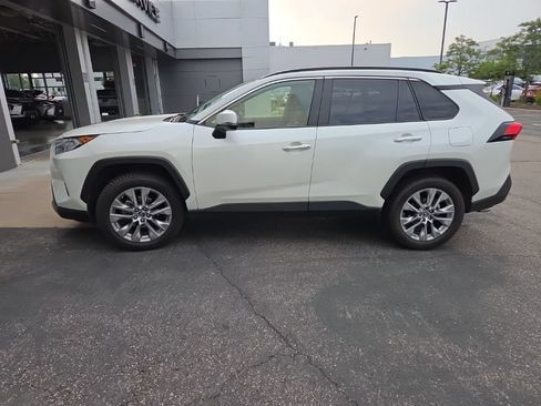 Used 2019 Toyota RAV4 Limited w/ Advanced Technology Package AWD/4WD image 4