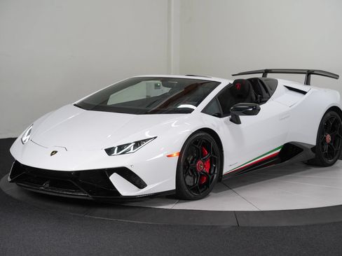Used 2018 Lamborghini Huracan Performante AWD/4WD image 5