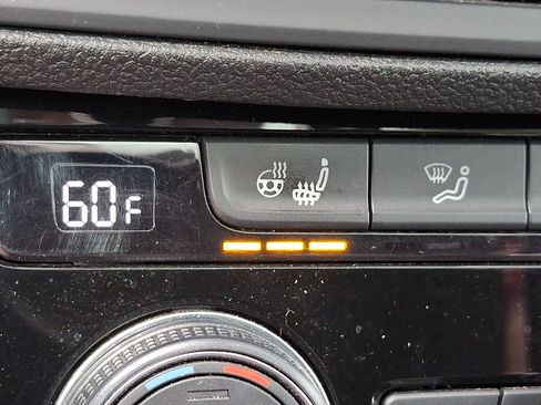 Used 2019 Volkswagen Jetta SEL w/ Cold Weather Package FWD image 24