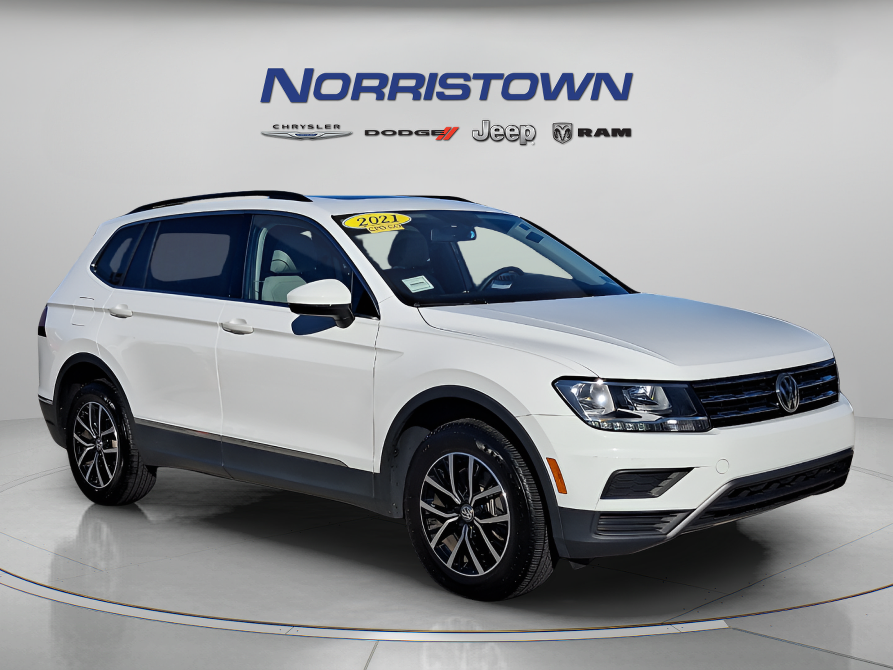 Used 2021 Volkswagen Tiguan SE w/ Panoramic Sunroof Package AWD/4WD image 1