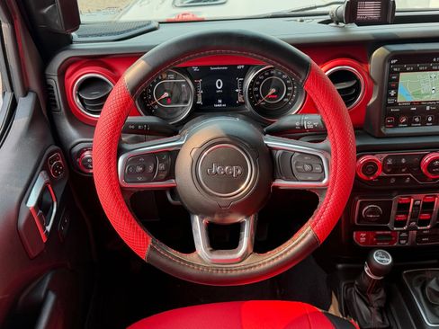 Used 2023 Jeep Gladiator Rubicon w/ Cold Weather Group AWD/4WD image 9