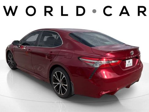 Used 2018 Toyota Camry SE w/ Moonroof Package image 5