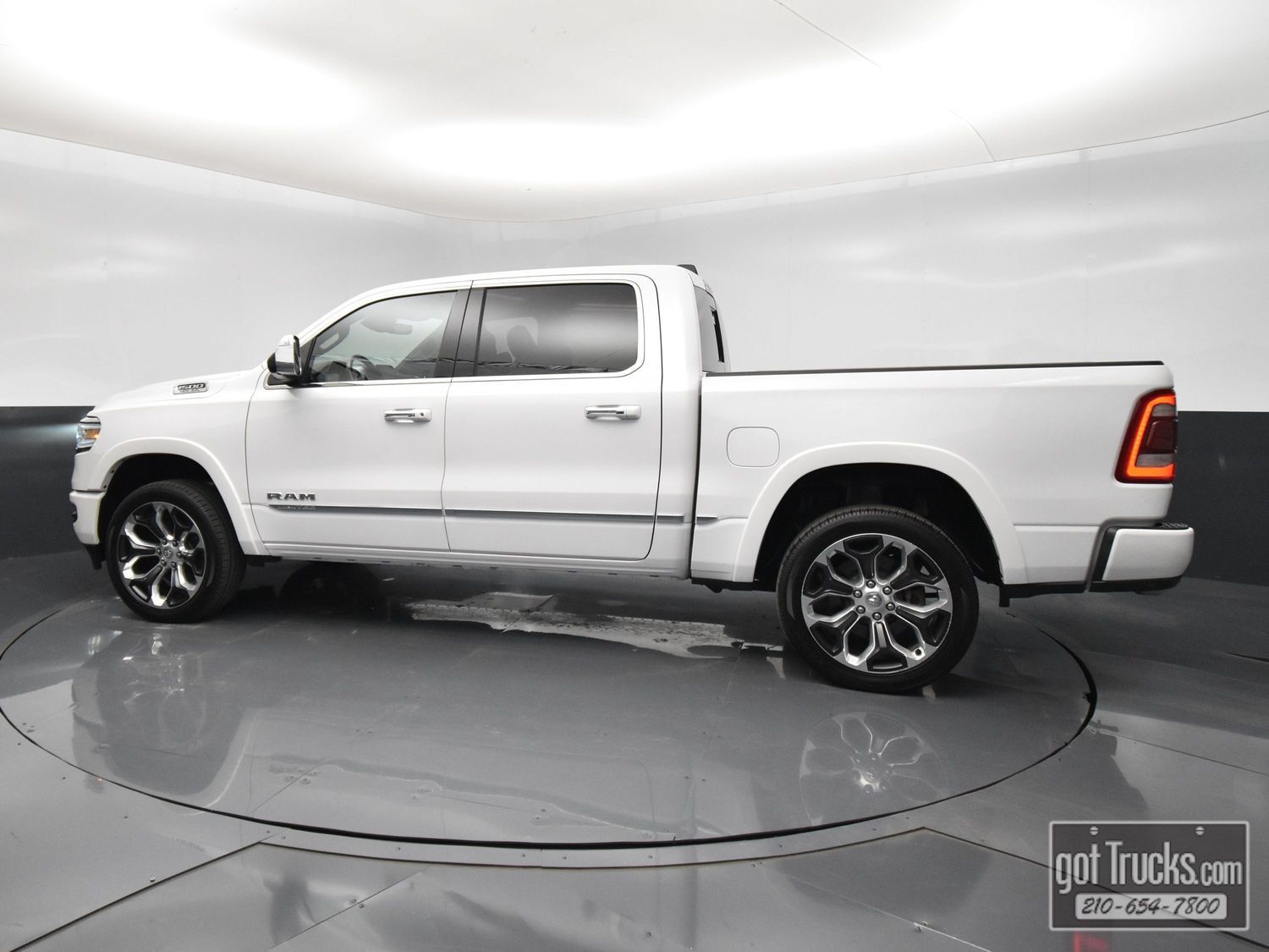 Used 2019 RAM 1500 Limited AWD/4WD image 3