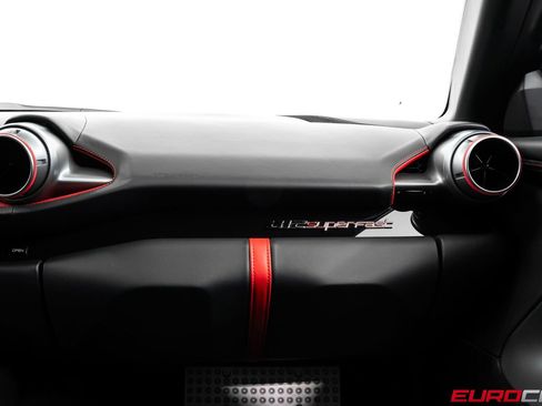 Used 2020 Ferrari 812 Superfast RWD image 33
