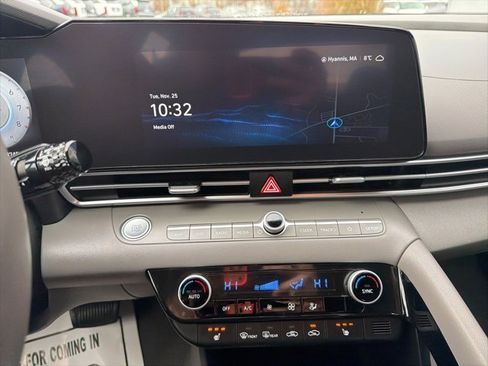 Used 2023 Hyundai Elantra SEL w/ Convenience Package image 22