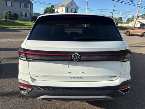 Used 2025 Volkswagen Taos SE AWD/4WD image 7