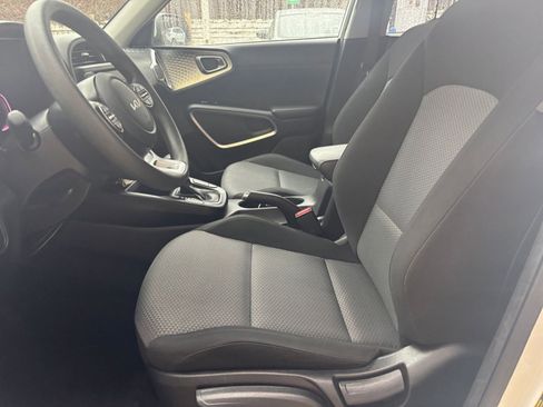 Used 2025 Kia Soul LX w/ LX Technology Package image 34