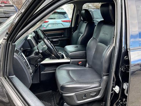 Used 2017 RAM 1500 Laramie w/ Convenience Group image 8