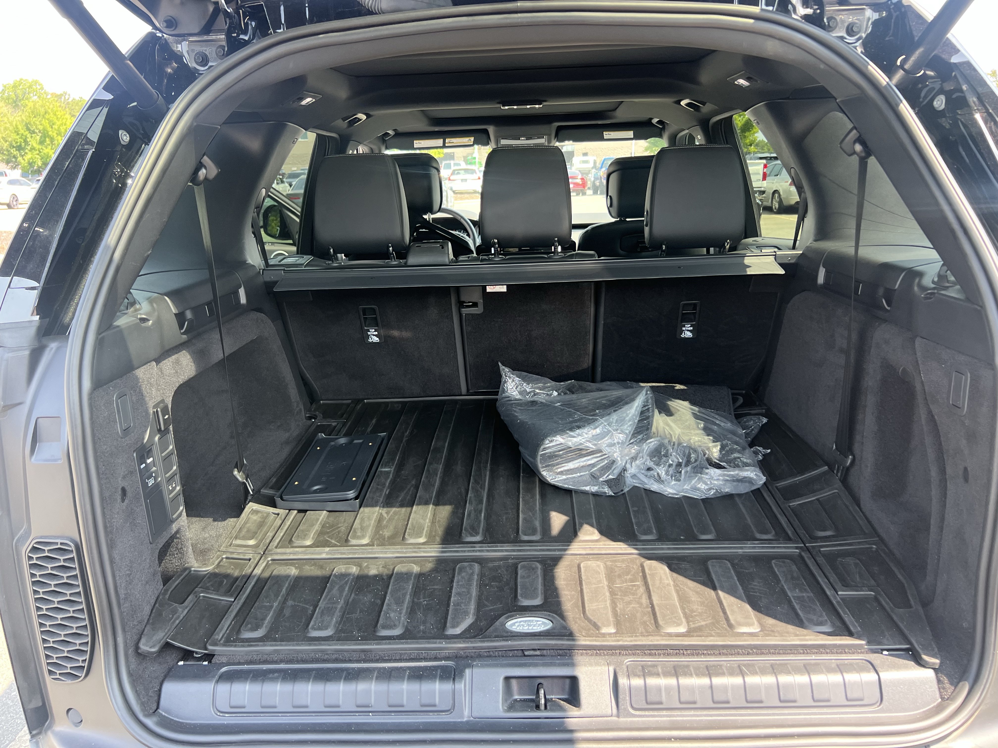 Certified 2025 Land Rover Discovery S AWD/4WD image 37
