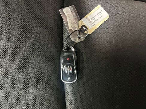 Used 2024 Buick Encore GX Sport Touring image 3