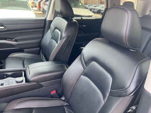 Used 2024 Nissan Pathfinder SL image 5