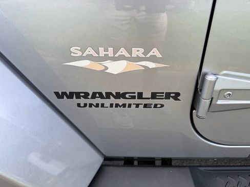 Used 2015 Jeep Wrangler Unlimited Sahara AWD/4WD image 15