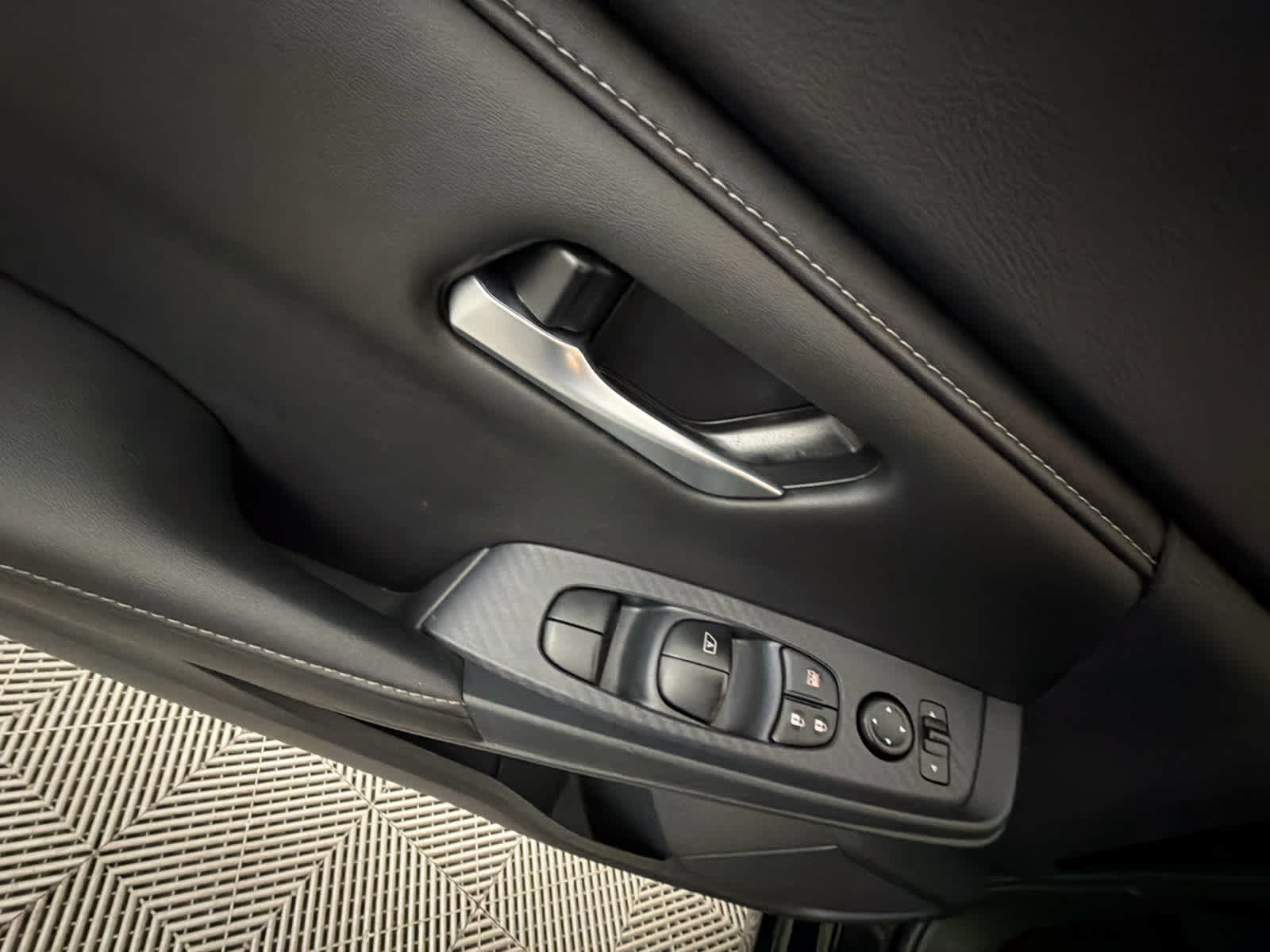 Used 2025 Nissan Sentra SV FWD image 18