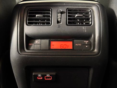 Used 2019 Nissan Pathfinder S AWD/4WD image 31