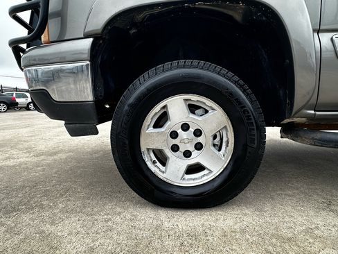 Used 2006 Chevrolet Silverado 1500 LT w/ Light Duty Power Package image 17