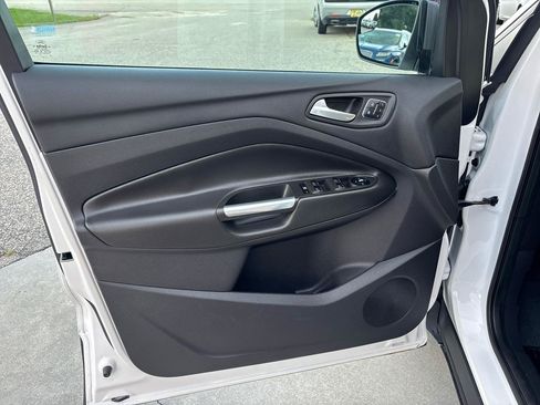 Used 2013 Ford Escape Titanium w/ Class II Trailer Tow Pkg FWD image 18