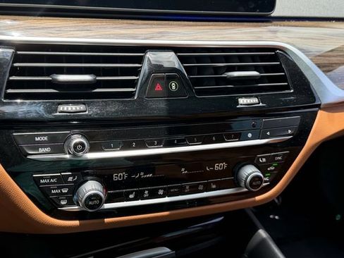 Used 2021 BMW 530i w/ Convenience Package RWD image 19