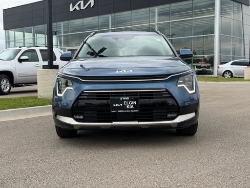 Used 2023 Kia Niro SX Touring FWD image 2