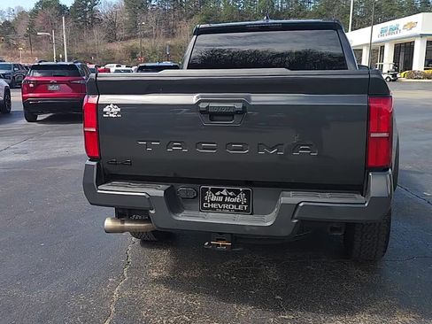 Used 2025 Toyota Tacoma TRD Off-Road image 6