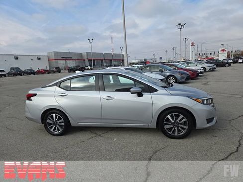 Used 2023 Nissan Versa SV image 2
