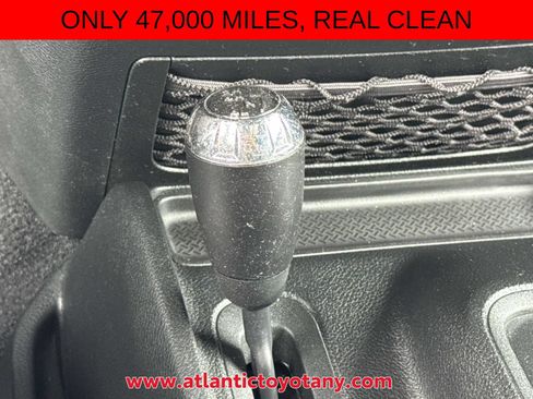 Used 2017 Jeep Wrangler Unlimited Sahara w/ Dual Top Group AWD/4WD image 29