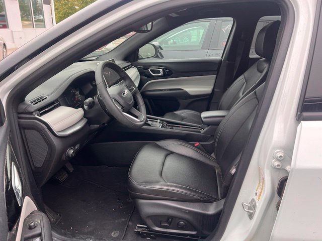 Used 2025 Jeep Compass Limited AWD/4WD image 9