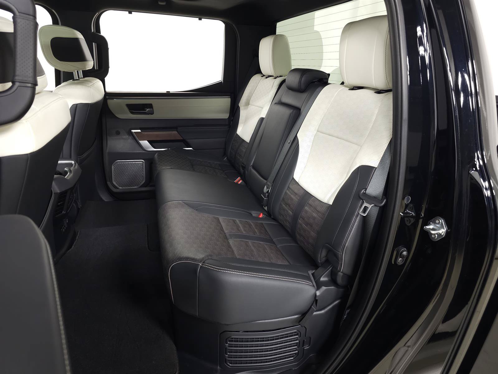 Used 2025 Toyota Tundra Capstone AWD/4WD image 32