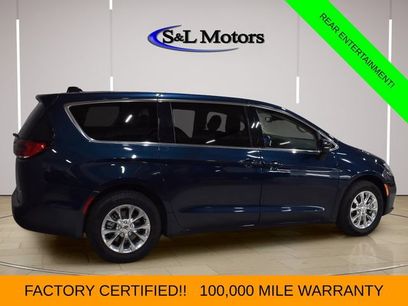 Certified 2023 Chrysler Pacifica Touring-L w/ Uconnect Theater Family Group