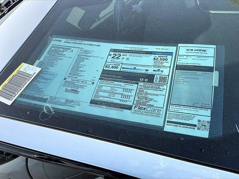 New 2025 Jeep Grand Cherokee Altitude image 13