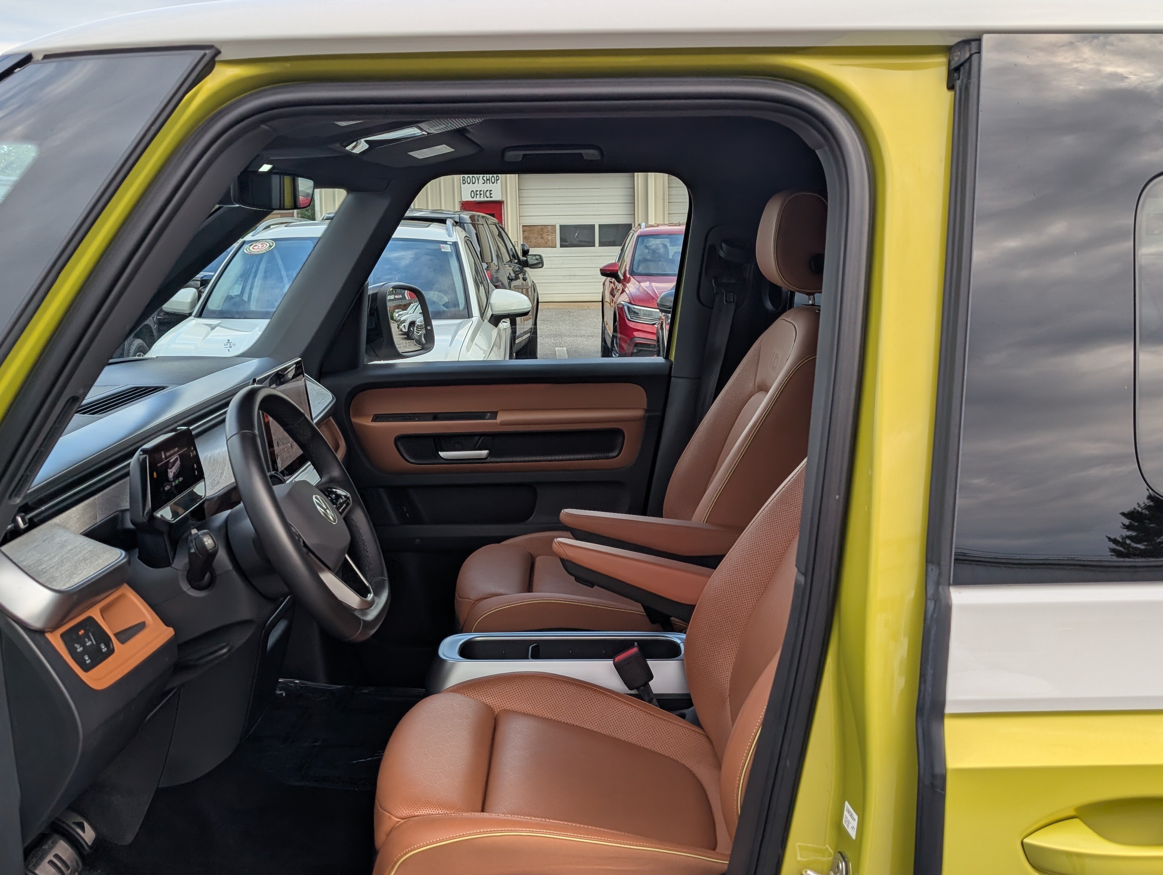Used 2025 Volkswagen ID. Buzz Pro S Plus RWD image 18