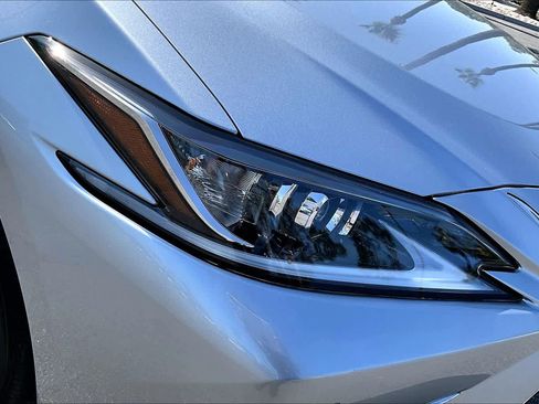 Used 2025 Lexus ES 300h w/ Premium Package FWD image 26