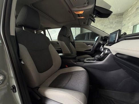 Used 2019 Toyota RAV4 XLE w/ Convenience Package FWD image 26