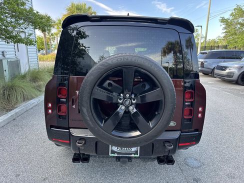 Used 2023 Land Rover Defender 130 X-Dynamic SE image 7