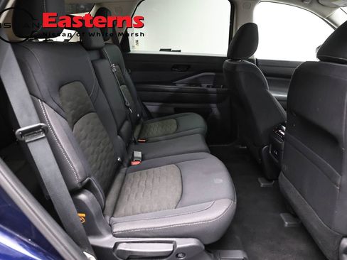 Used 2025 Nissan Pathfinder SV FWD image 23