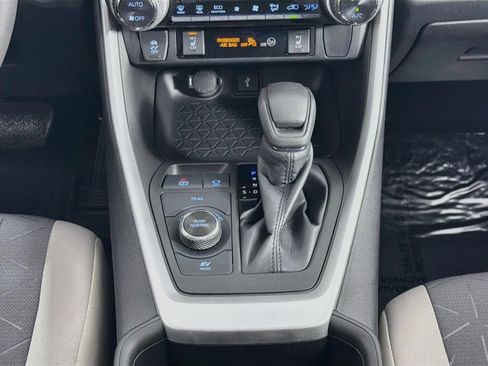 Used 2022 Toyota RAV4 XLE w/ XLE Grade Weather Package AWD/4WD image 17