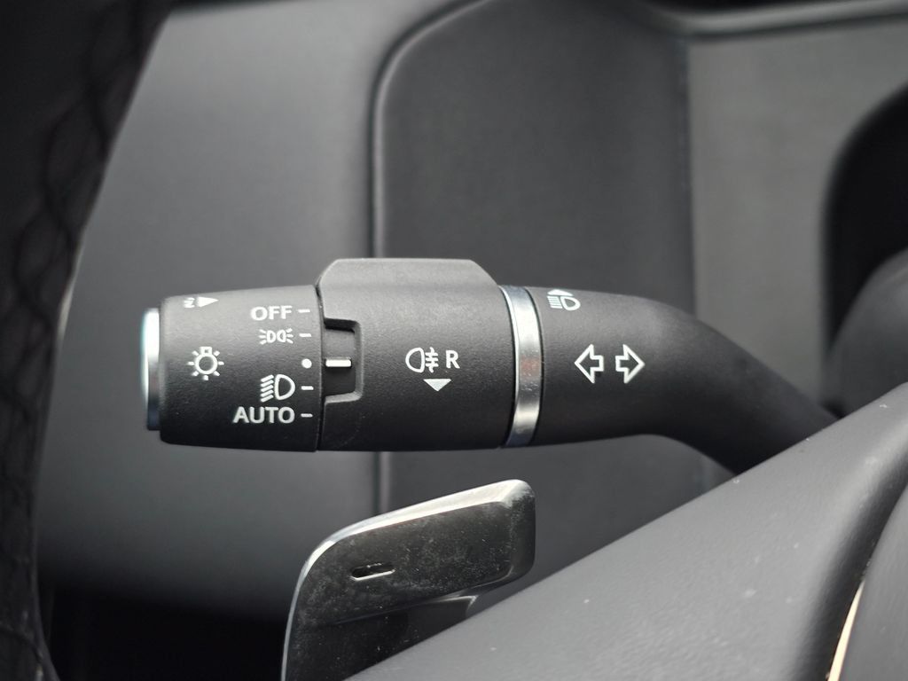 Certified 2025 Land Rover Range Rover Velar S AWD/4WD image 30