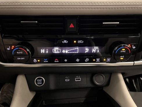 Used 2023 Nissan Rogue SL w/ SL Premium Package image 24