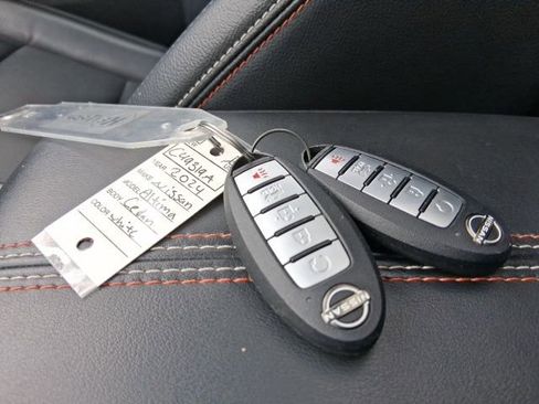 Used 2024 Nissan Altima 2.5 SR w/ SR Premium Package FWD image 24